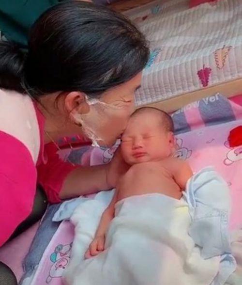 成人随便亲宝宝好吗视频,揭秘成人随意亲吻宝宝的风险与后果